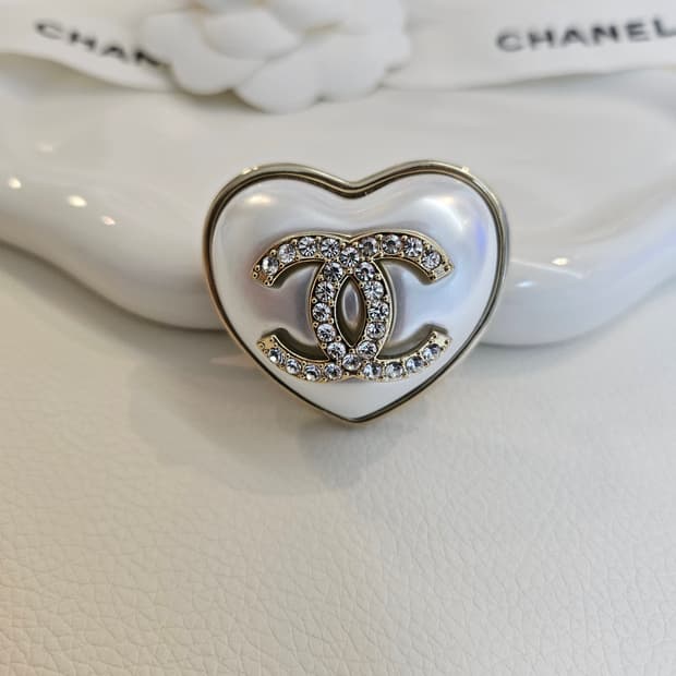 샤넬 진주하트 CC로고 브로치 업사이클링
