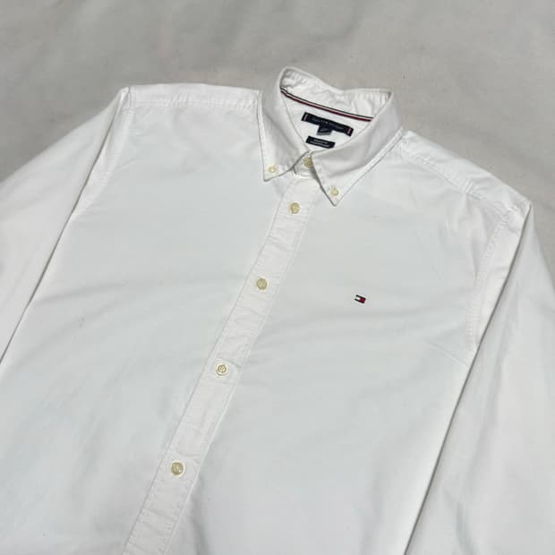 L 타미힐피거 래귤러핏 스몰로고 화이트 셔츠