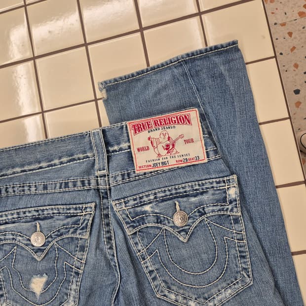 트루릴리전(True Religion)의 조이(Joey) 모델 부츠컷 데님