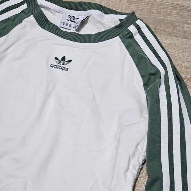 아디다스 슬림핏 롱슬리브 화이트 트레이스 그린 S