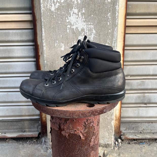 Prada Sports 스웨이드 하이킹 부츠