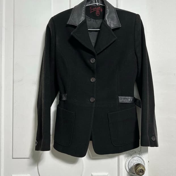 장 샤를르 드 카스텔바작 카툰 디테일 자켓