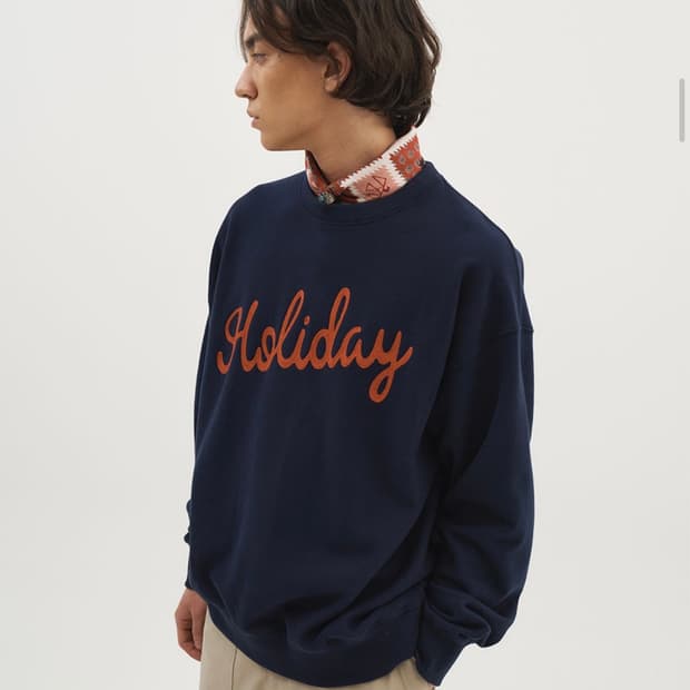 아웃스탠딩 홀리데이 오버핏 맨투맨 