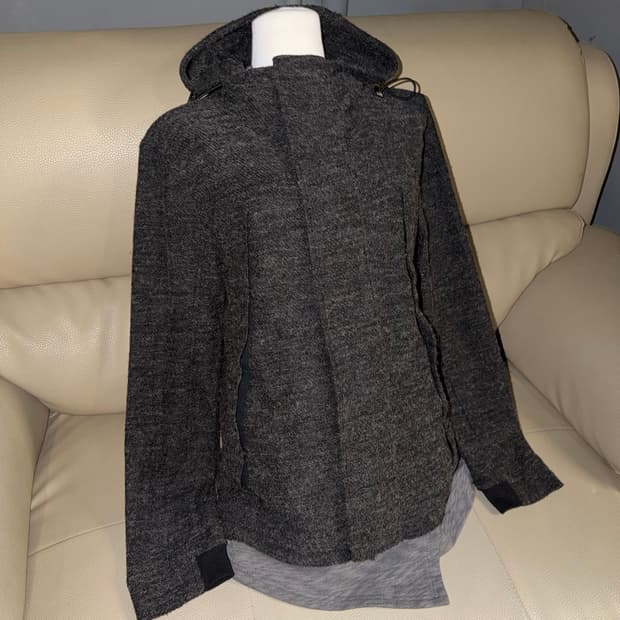 high-neck pocket line point hood zip-up