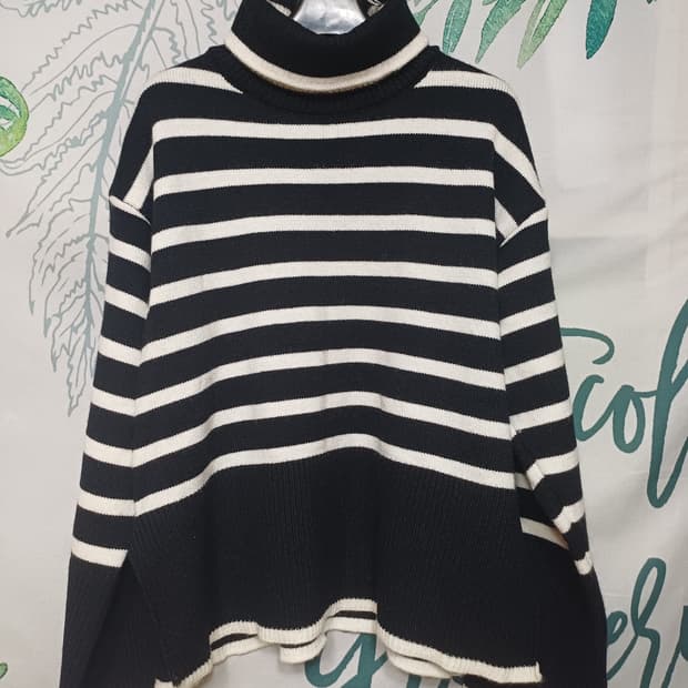 비지트인 뉴욕 터틀넥 루즈핏 니트티 