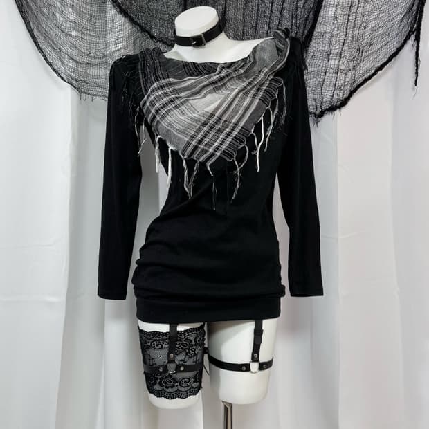 scarf t-shirt