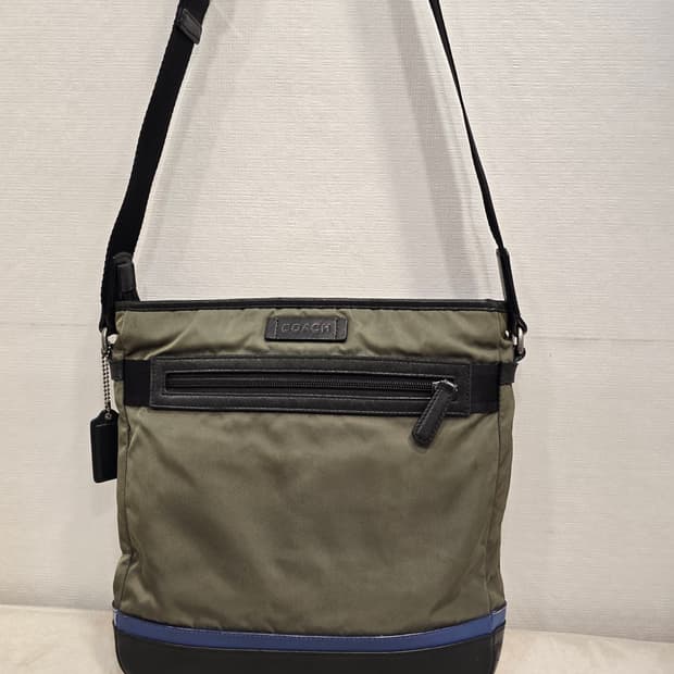 코치 남성 크로스백 올리브색