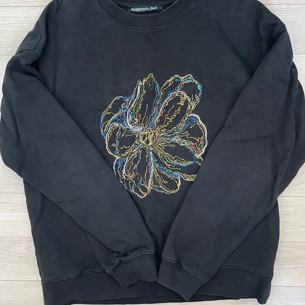 앤더슨벨 플라워 자수 맨투맨 m