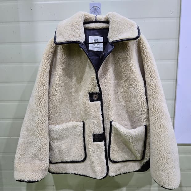 a.t.corner 양털 리버시블 무스탕