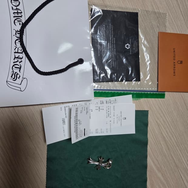 크롬하츠 스몰크로스 위드 베일