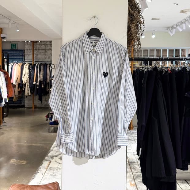 꼼데가르송 블루 블랙 하트 스트라이프 셔츠