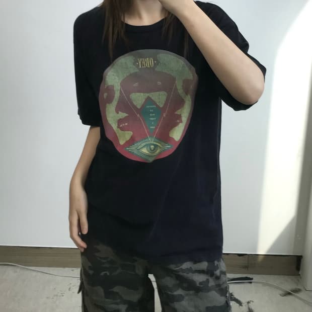 오베이 프린팅 블랙 반팔 티셔츠