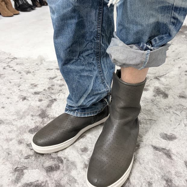 립반윙클 펀칭 지퍼 레더 슈즈