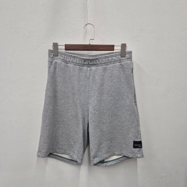 아디다스 에키입먼트 반바지 L