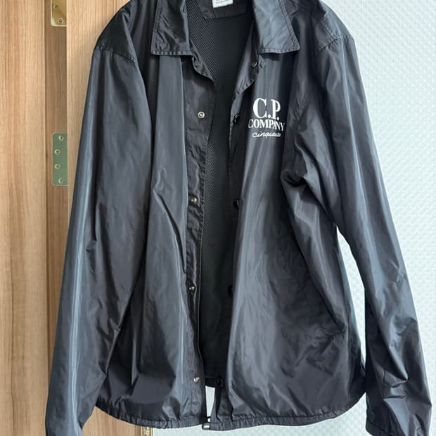 CP컴퍼니 신콴타 로고 코치 자켓