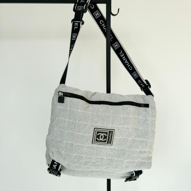 샤넬 스포츠 라인 멜란지 그레이 퀼팅 클라우드 버클 메신저백