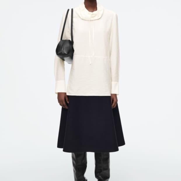 코스 드로우스트링 퍼널넥 블라우스 34