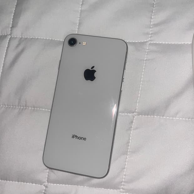 아이폰8 실버 판매합니다