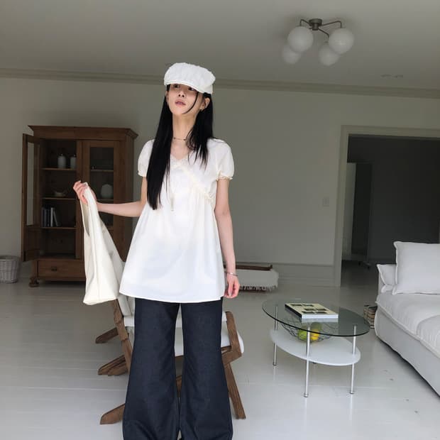 릿킴 BEBE FLARE BLOUSE 새상품