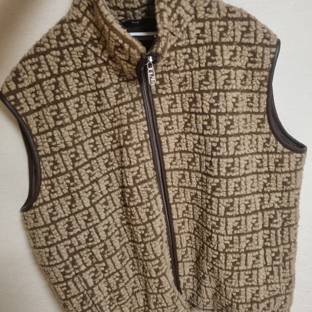 펜디 양가죽 조끼 52사이즈