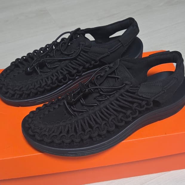 킨 keen 유니크 샌들 블랙