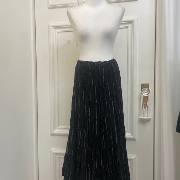 black silver line pleats long banding sk