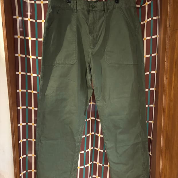 유니클로 카키 퍼티그팬츠