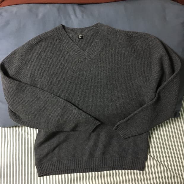 유니클로 브이넥니트