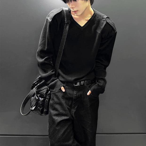 코시하루 어깨패치 브이넥 세미크롭