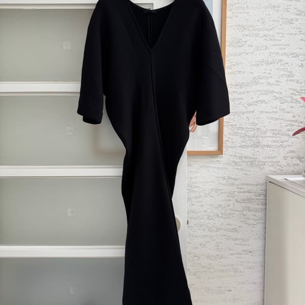 [COS] 코스 블랙 V넥 원피스 M