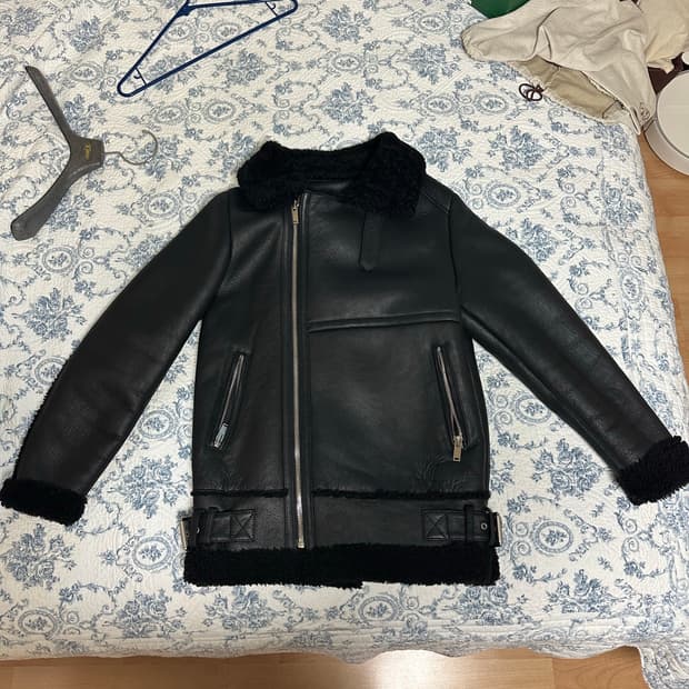 산드로 블랙 무스탕 양가죽