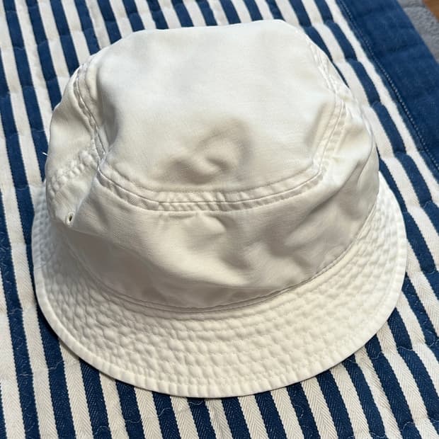 블라인드파일즈 버킷햇 에크루 판매합니다