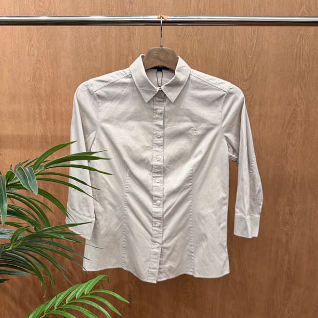 버버리 런던 코튼 7부 셔츠 로고 자수 디테일 레귤러핏 베이지