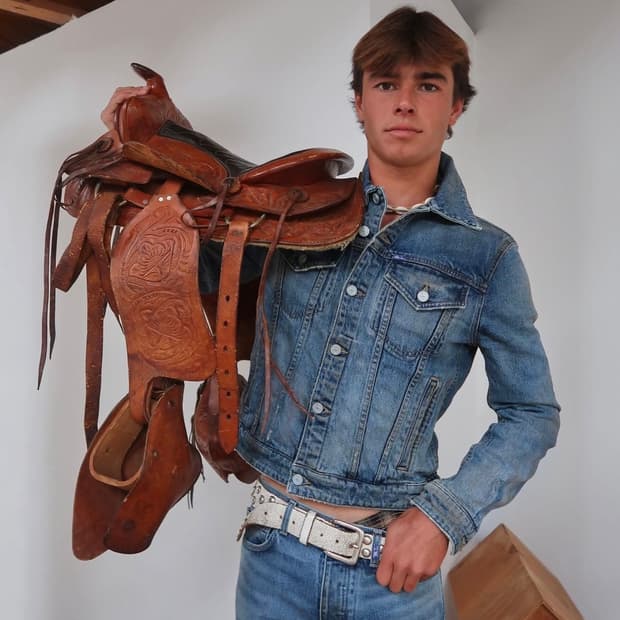 Erl 화이트 스터드 벨트