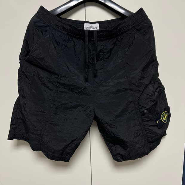 [34] 스톤 아일랜드 나일론 반바지