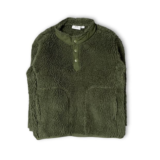 유니클로 키즈 카키 단추 플리스 맨투맨 110