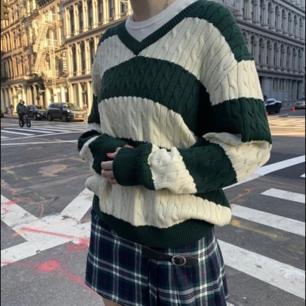 브랜디멜빌 edikted 배색브이넥 딥그린 니트 스트라이프