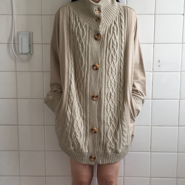 Cable pattern high neck knit cardigan
