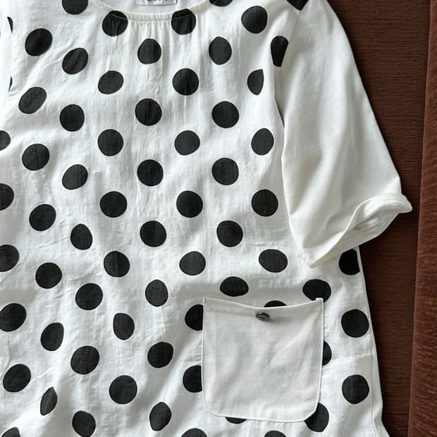 Design pocket polka dot t-shirt