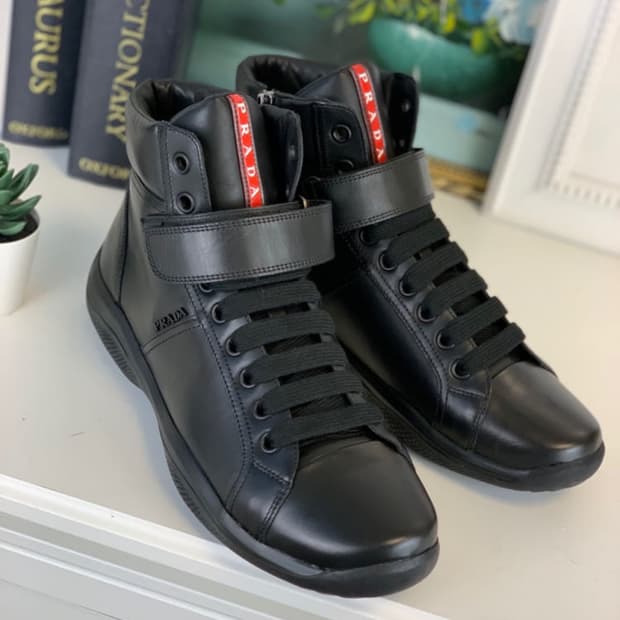 프라다 하이탑 레더 스니커즈 245