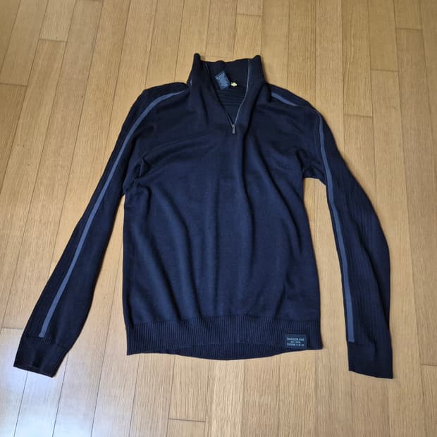 캘빈클라인 진스 반집업 니트