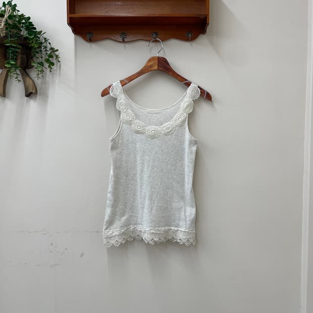 빈티지 레이스 디테일 그레이 슬리브리스