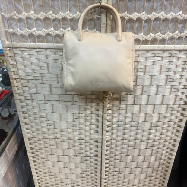 정품 프라다 램스킨 토트백 팝니다