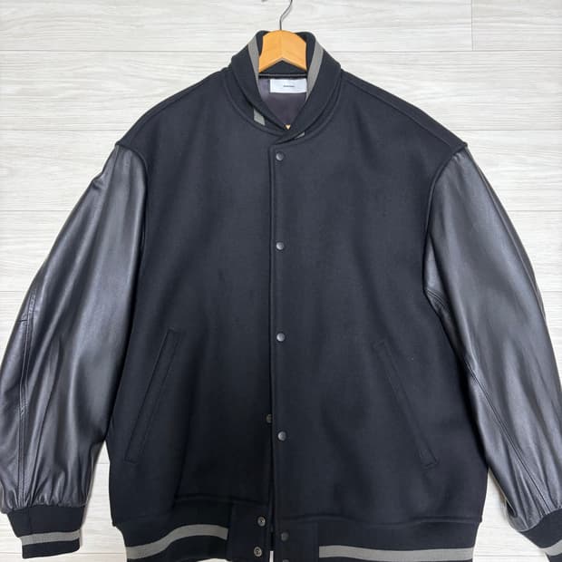 [1] 그라프페이퍼 스타디움 바시티 자켓