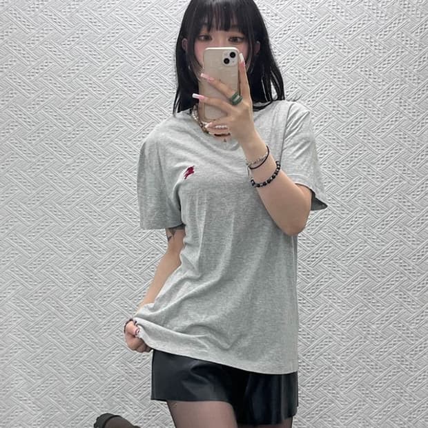 버버리 빈티지 모던 캐주얼 스몰로고 브이넥 반팔티 L C12216