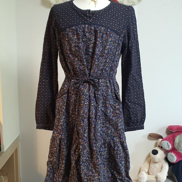 [모리걸] 써스데이아일랜드 빈티지 플라워 미디 원피스