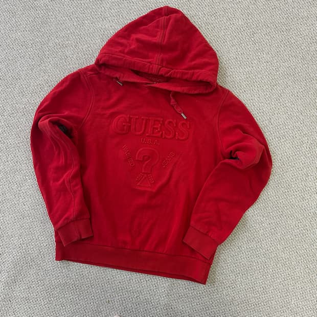 L 게스 엠보 로고 레드 후드티 0423D