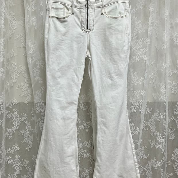 29) 홀리스터 하이라이즈 플레어 부츠컷 팬츠 아이보리