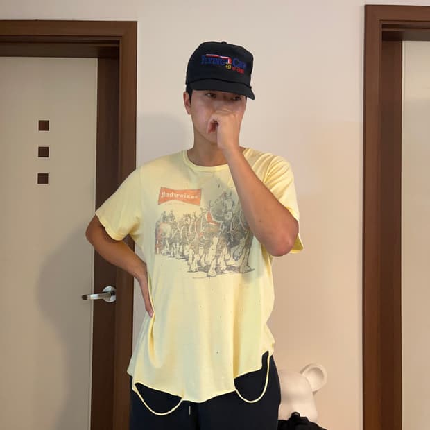 USA 버드와이저 빈티지 디스트로이드 티셔츠.