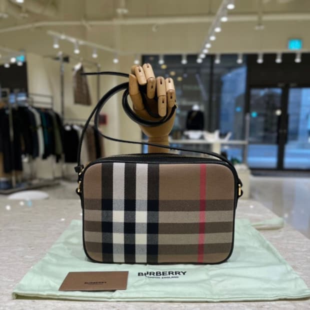 버버리 체크 레더 카메라 백 새상품